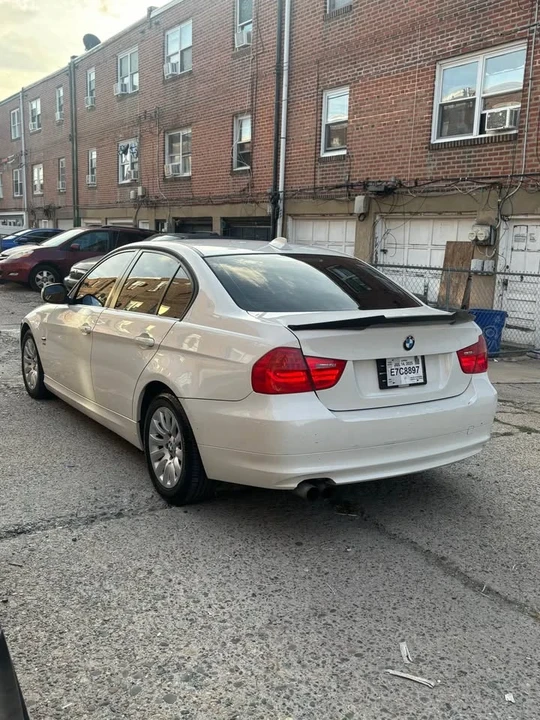2009 BMW E90 3 Series Sedan - Image 6 of 15