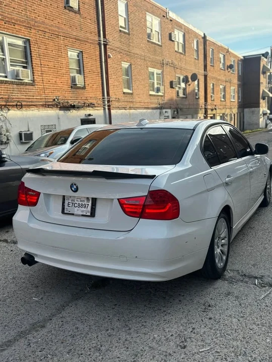 2009 BMW E90 3 Series Sedan - Image 7 of 15
