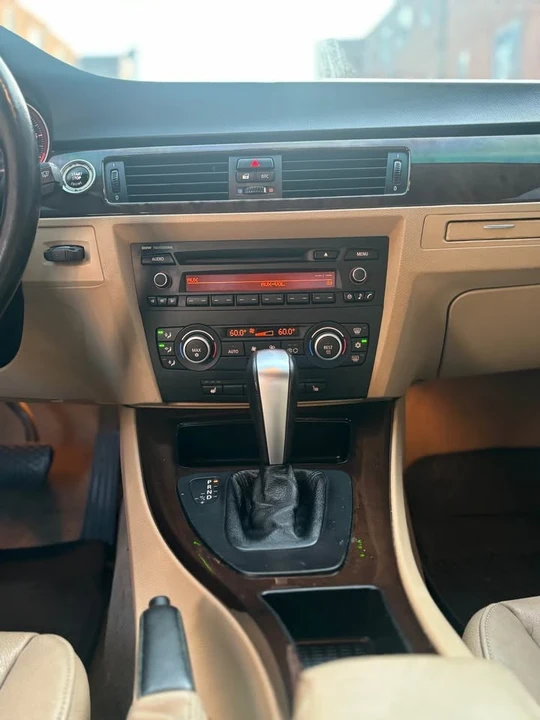 2009 BMW E90 3 Series Sedan - Image 10 of 15