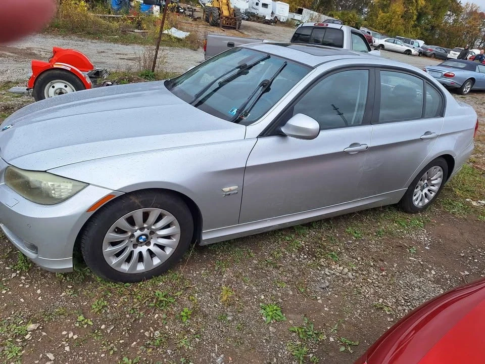 2009 BMW E90 3 Series Sedan - Image 4 of 5