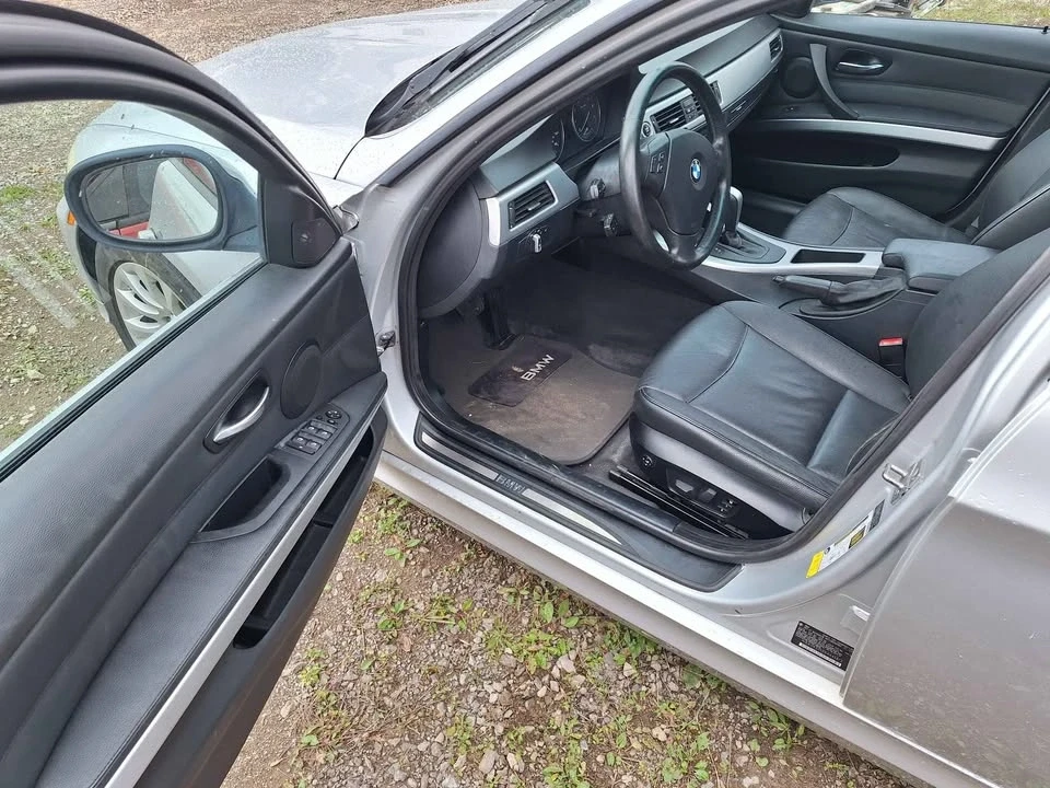 2009 BMW E90 3 Series Sedan - Image 2 of 5