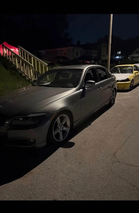 2009 BMW E90 3 Series Sedan - Image 2 of 5