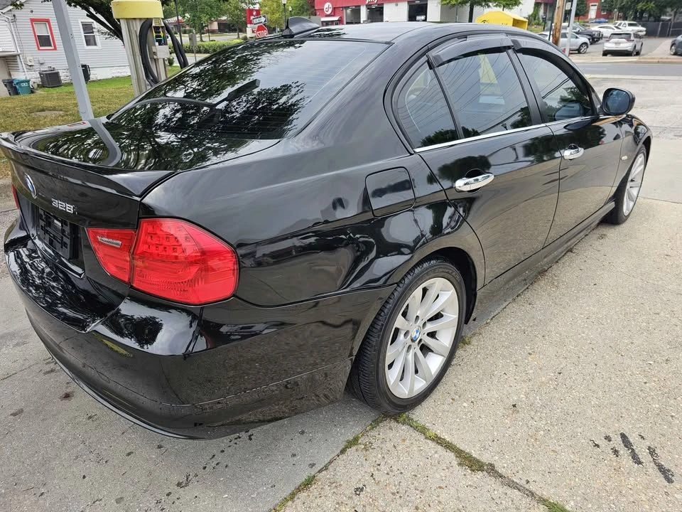 2009 BMW E90 3 Series Sedan - Image 2 of 5