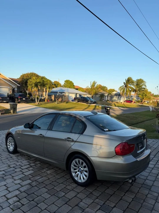 2009 BMW E90 3 Series Sedan - Image 2 of 8