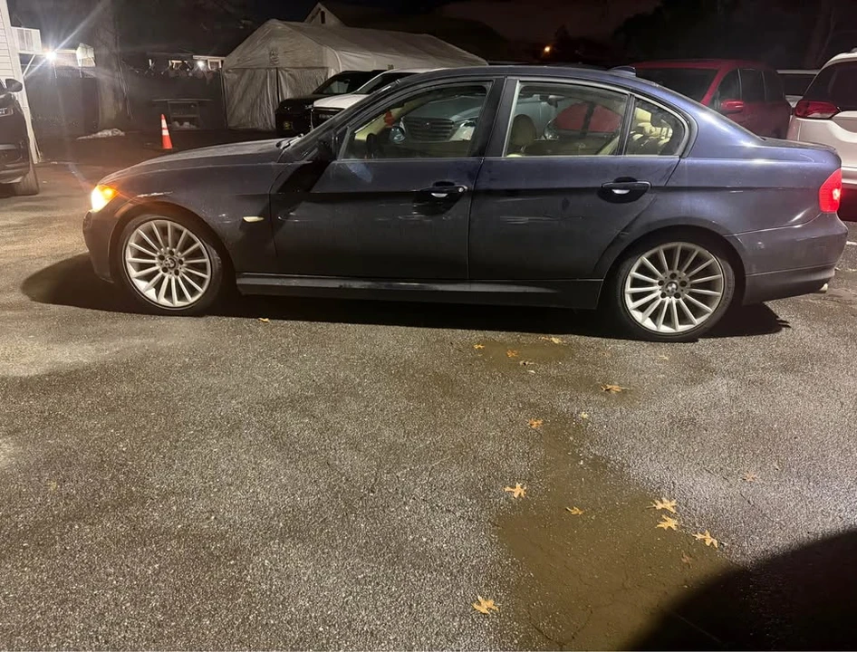 2009 BMW E90 3 Series Sedan - Image 3 of 4