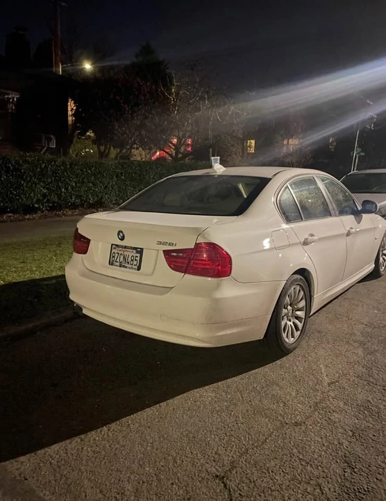 2009 BMW E90 3 Series Sedan - Image 4 of 5