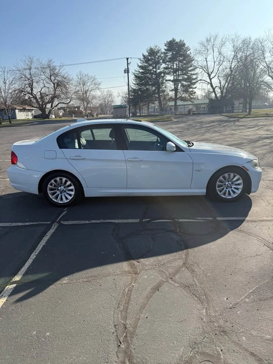 2009 BMW E90 3 Series Sedan - Image 4 of 14