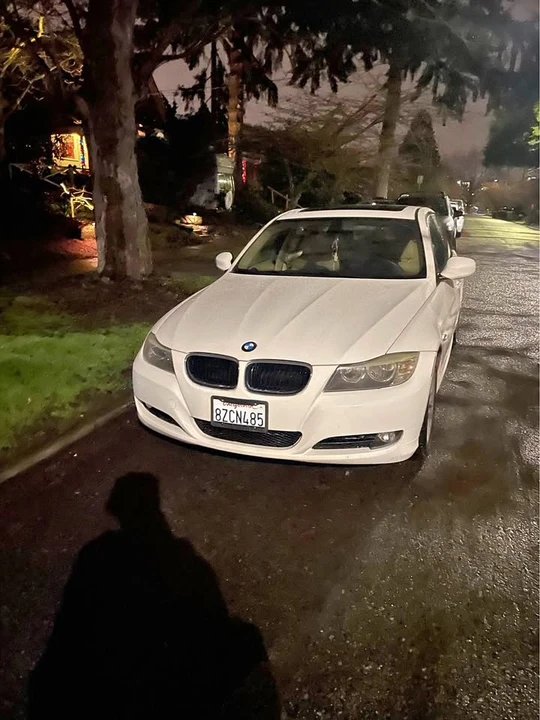 2009 BMW E90 3 Series Sedan - Image 2 of 5