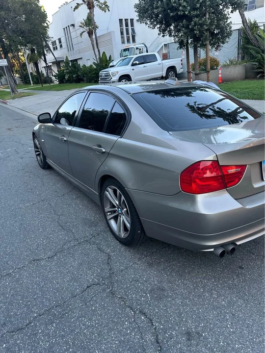 2009 BMW E90 3 Series Sedan - Image 3 of 5