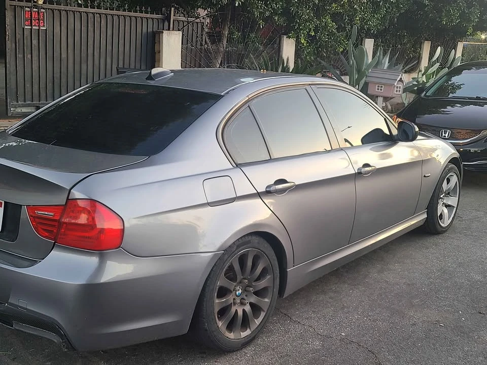 2009 BMW E90 3 Series Sedan - Image 2 of 2