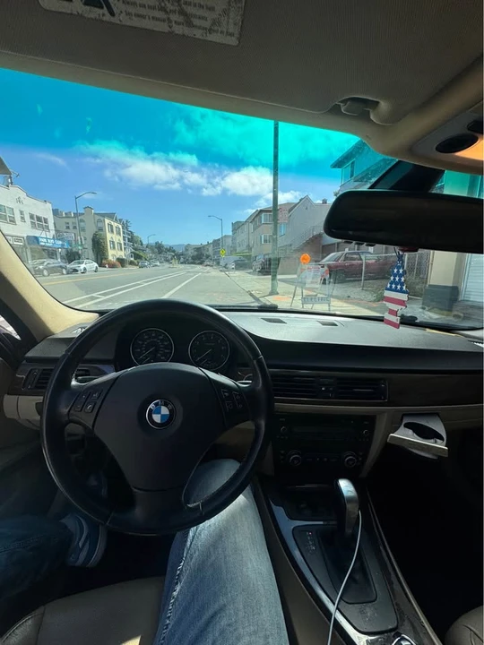 2009 BMW E90 3 Series Sedan - Image 2 of 6