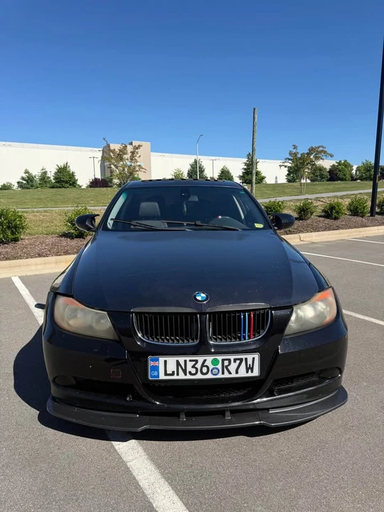 2009 BMW E90 3 Series Sedan - Image 2 of 18