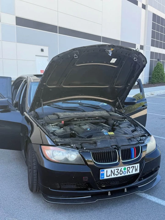 2009 BMW E90 3 Series Sedan - Image 17 of 18