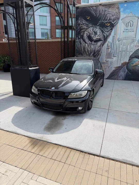 2009 BMW E90 3 Series Sedan - Image 2 of 8