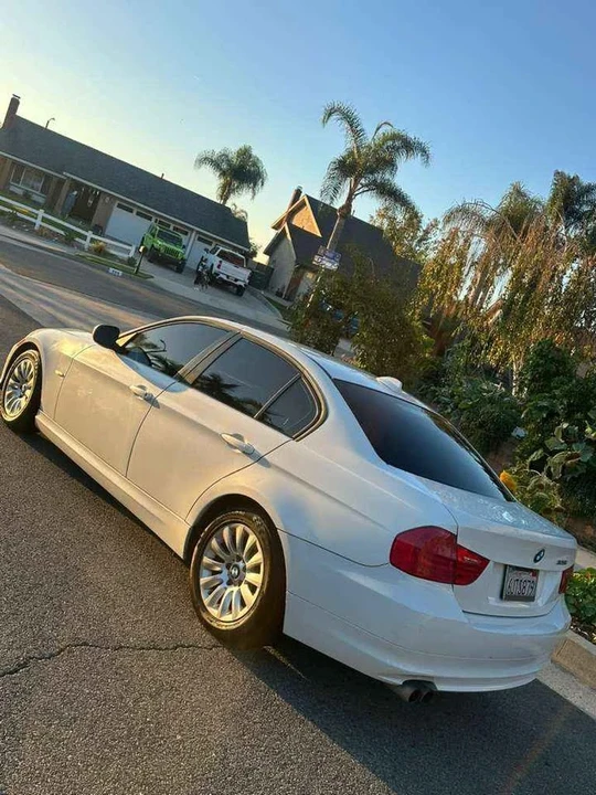 2009 BMW E90 3 Series Sedan - Image 5 of 11