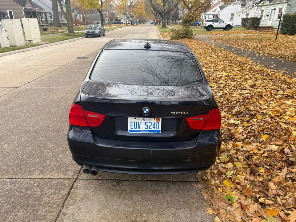 2009 BMW E90 3 Series Sedan - Image 6 of 10