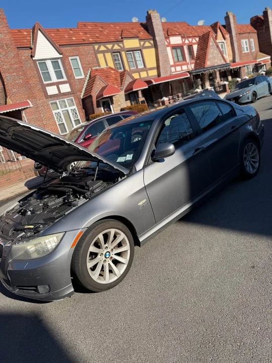 2009 BMW E90 3 Series Sedan - Image 9 of 12