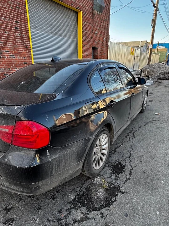 2009 BMW E90 3 Series Sedan - Image 2 of 4