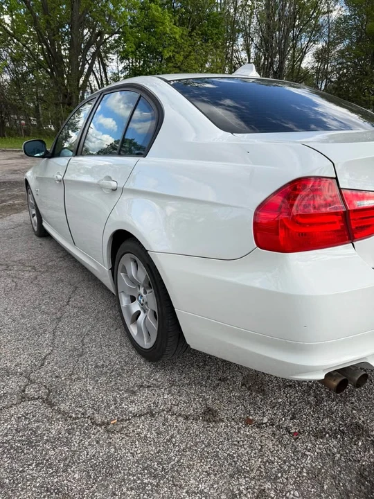 2009 BMW E90 3 Series Sedan - Image 7 of 19