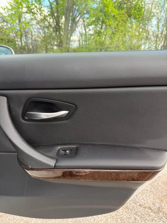 2009 BMW E90 3 Series Sedan - Image 10 of 19