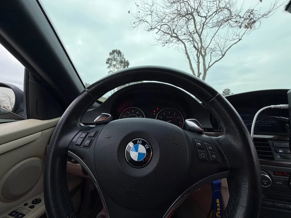 2009 BMW E93 335i Convertible - Image 9 of 10