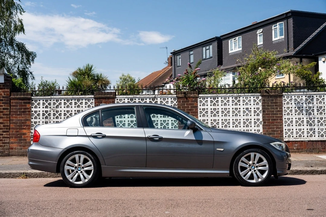 2009 BMW E90 3 Series Sedan - Image 2 of 30