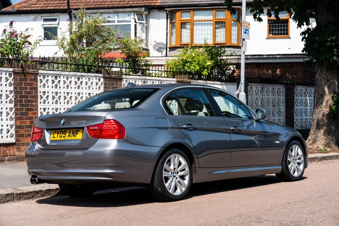 2009 BMW E90 3 Series Sedan - Image 10 of 30