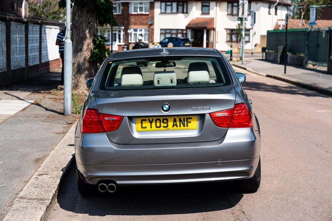2009 BMW E90 3 Series Sedan - Image 5 of 30