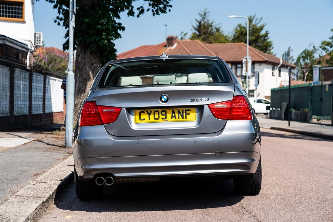 2009 BMW E90 3 Series Sedan - Image 11 of 30