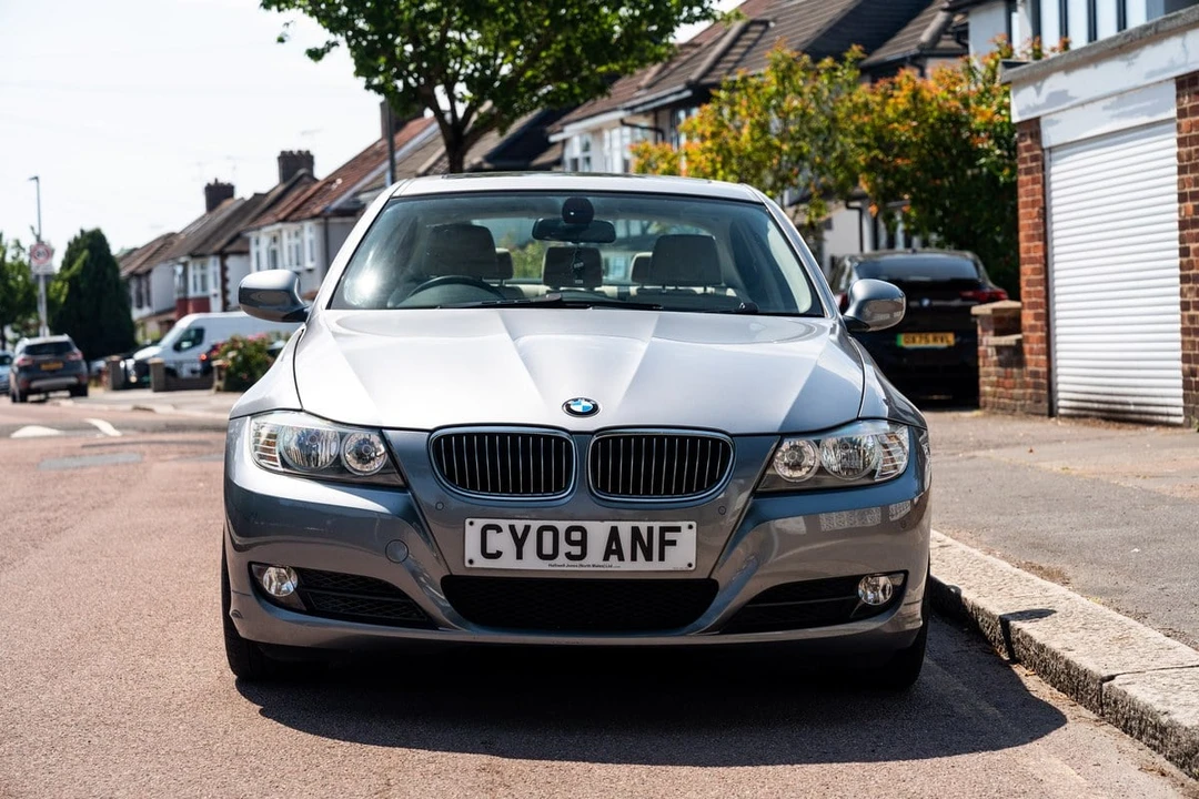2009 BMW E90 3 Series Sedan - Image 3 of 30