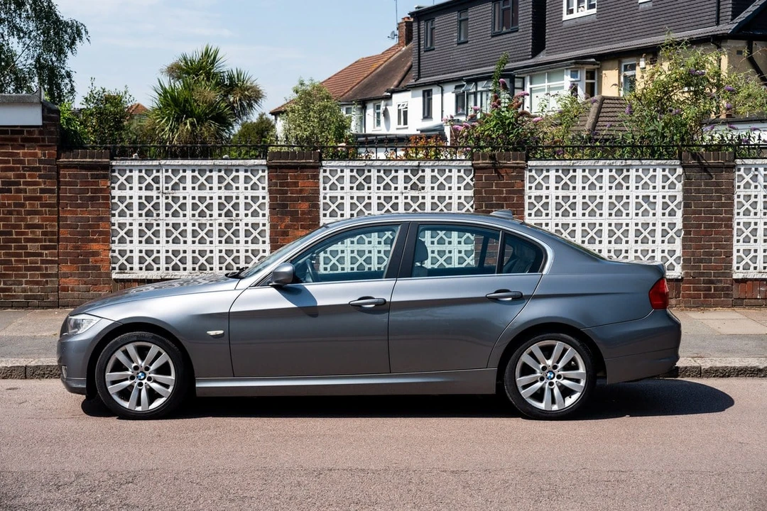 2009 BMW E90 3 Series Sedan - Image 13 of 30