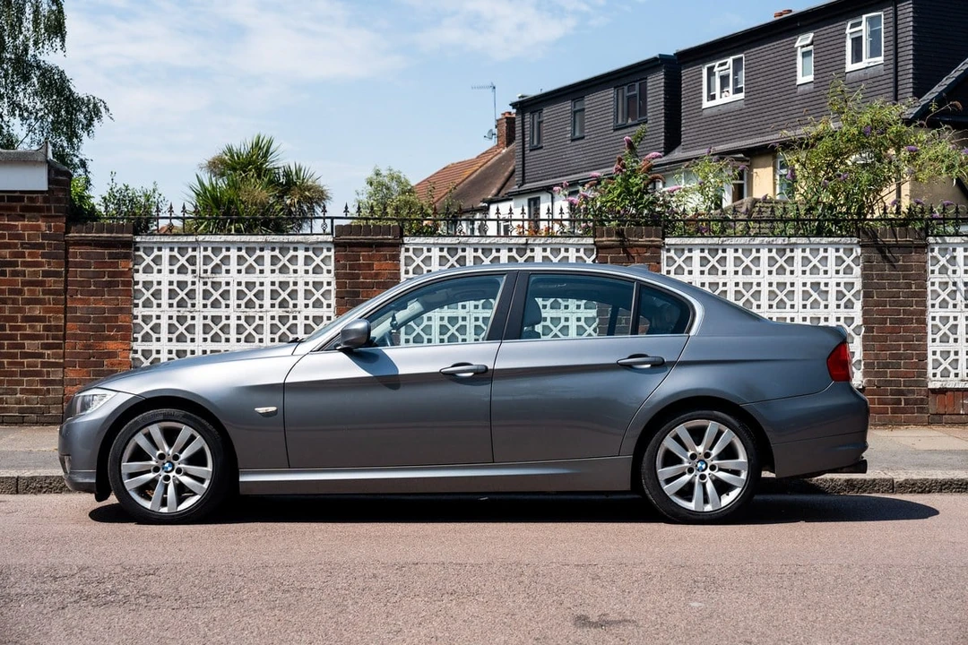 2009 BMW E90 3 Series Sedan - Image 14 of 30