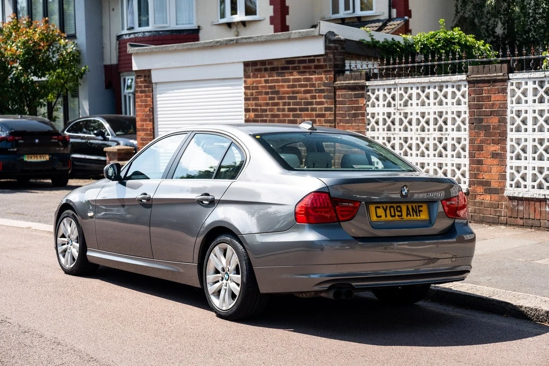 2009 BMW E90 3 Series Sedan - Image 15 of 30
