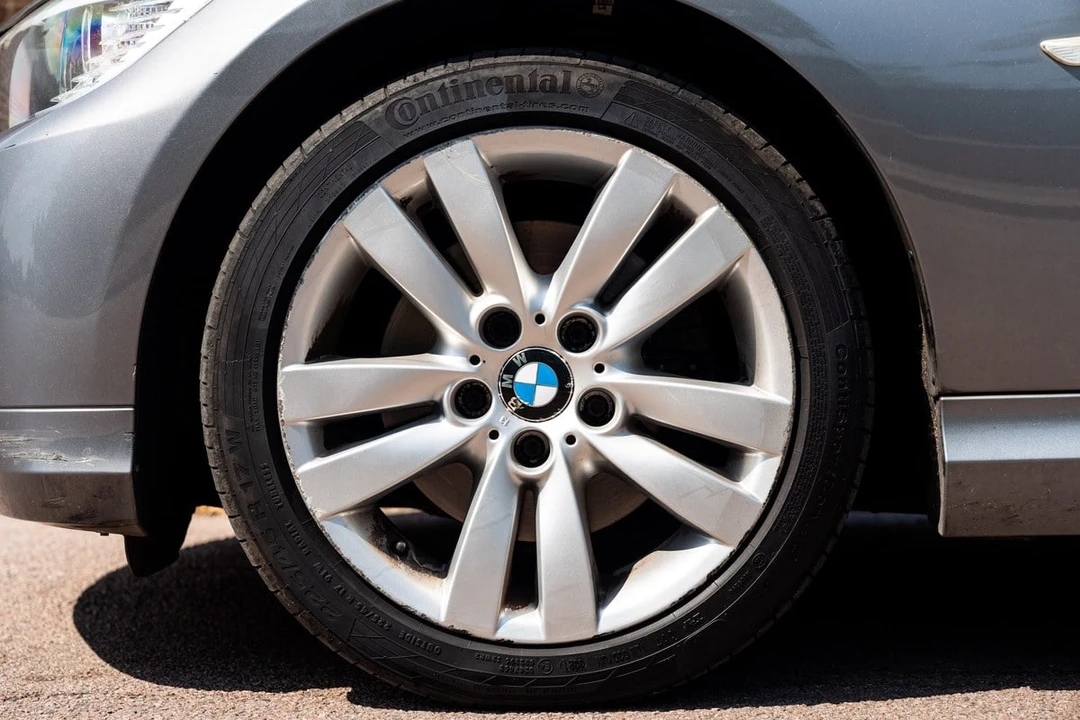 2009 BMW E90 3 Series Sedan - Image 21 of 30