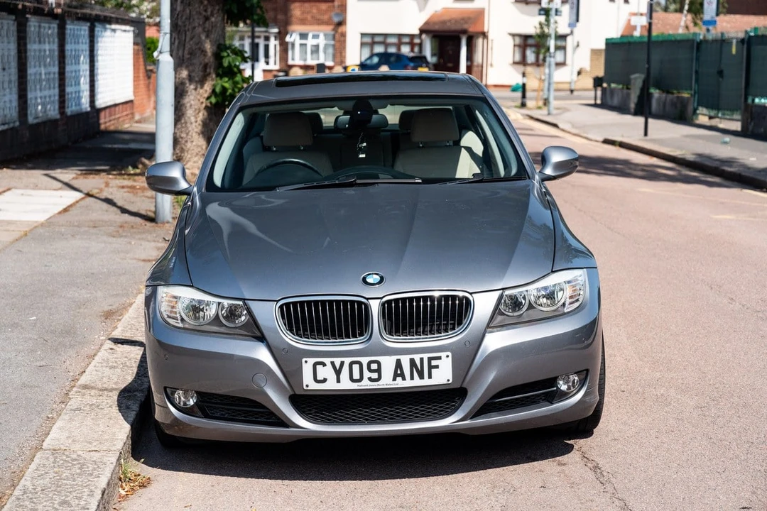2009 BMW E90 3 Series Sedan - Image 17 of 30