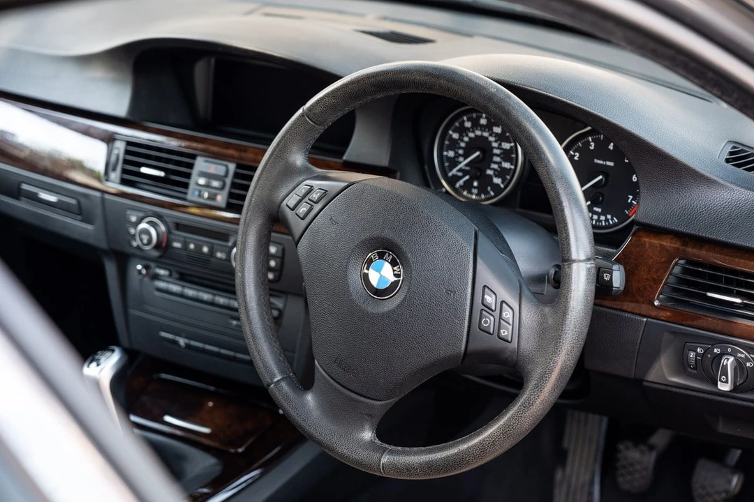 2009 BMW E90 3 Series Sedan - Image 23 of 30
