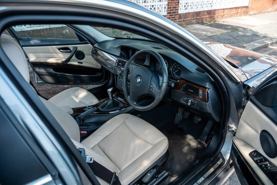2009 BMW E90 3 Series Sedan - Image 4 of 30
