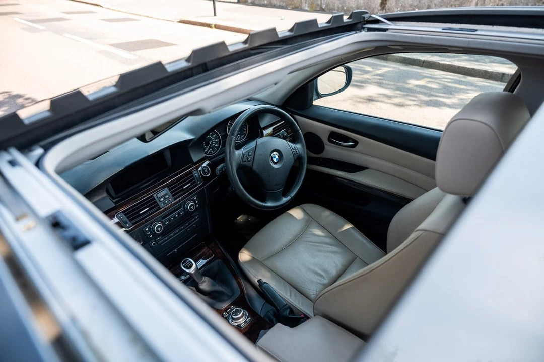 2009 BMW E90 3 Series Sedan - Image 26 of 30