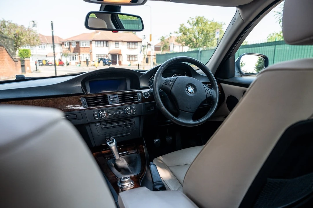 2009 BMW E90 3 Series Sedan - Image 27 of 30