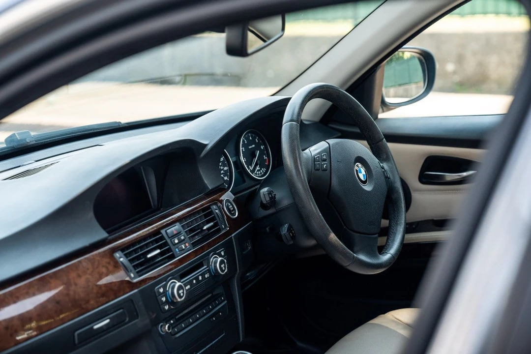 2009 BMW E90 3 Series Sedan - Image 28 of 30