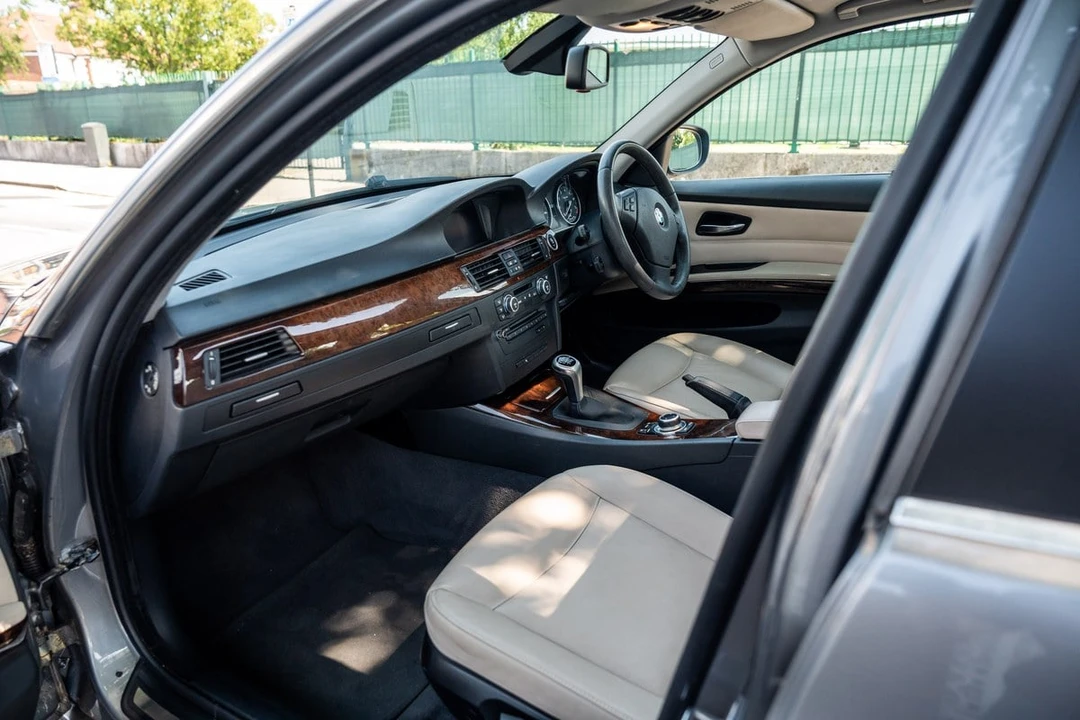 2009 BMW E90 3 Series Sedan - Image 29 of 30