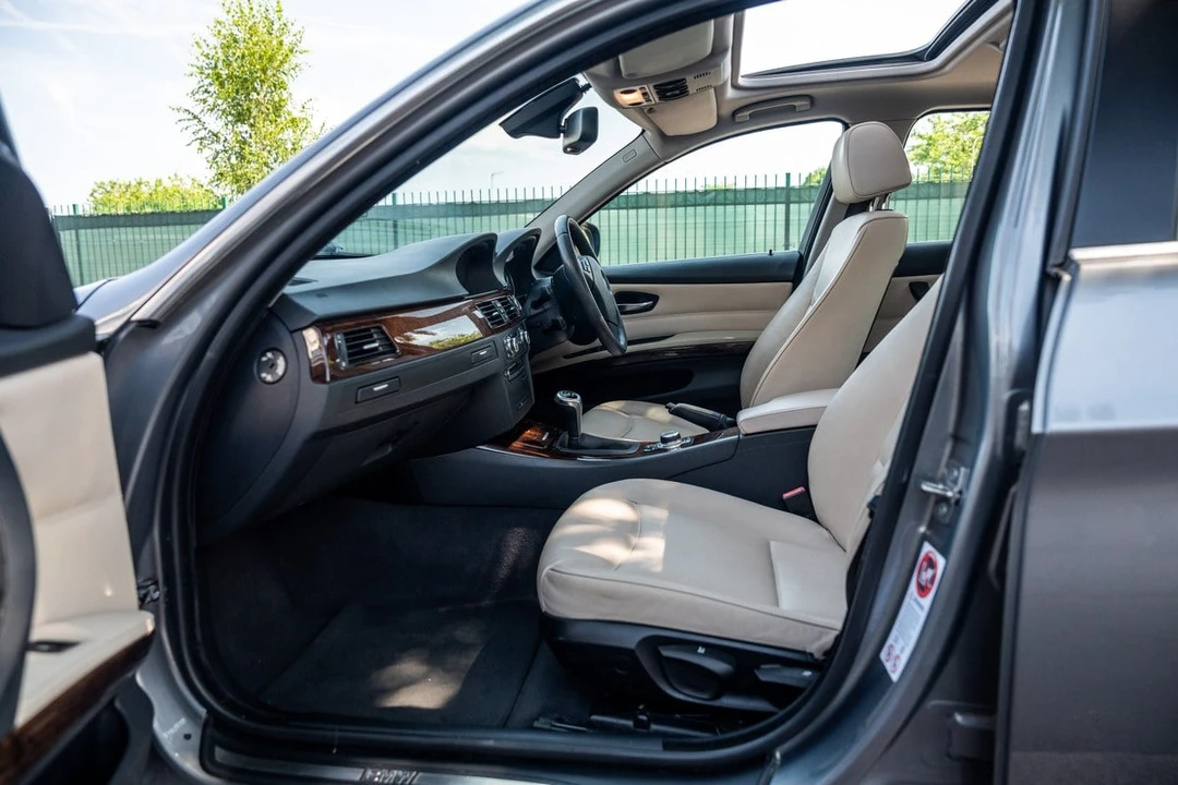 2009 BMW E90 3 Series Sedan - Image 30 of 30