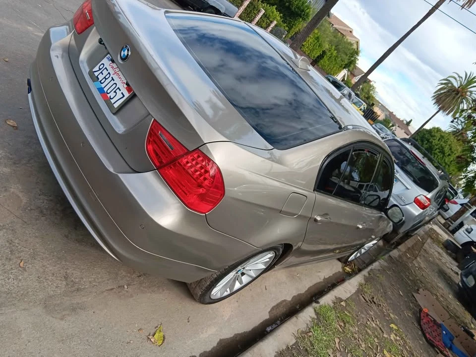 2009 BMW E90 3 Series Sedan - Image 2 of 5