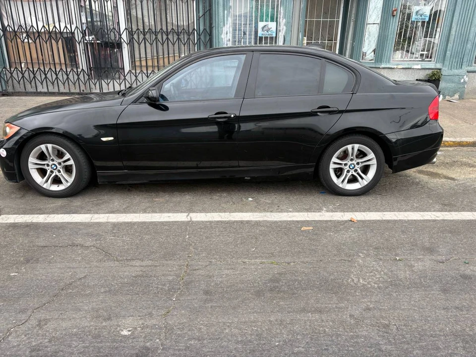 2009 BMW E90 3 Series Sedan - Image 3 of 6