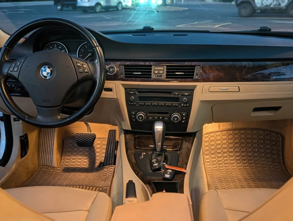 2009 BMW E90 3 Series Sedan - Image 13 of 17