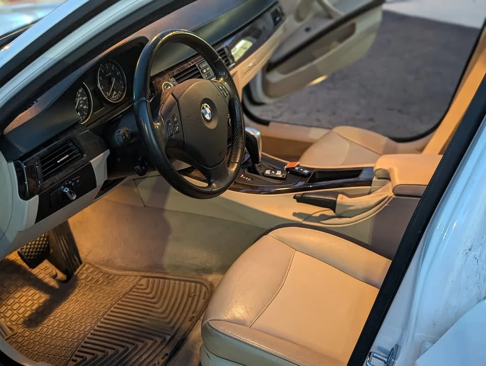 2009 BMW E90 3 Series Sedan - Image 9 of 17