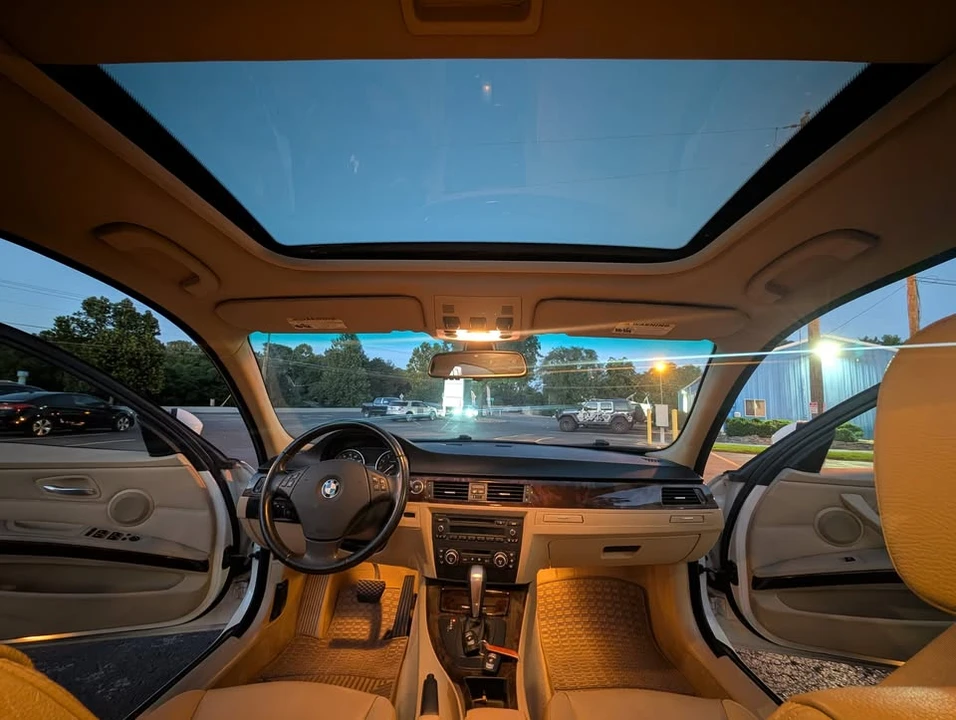 2009 BMW E90 3 Series Sedan - Image 14 of 17