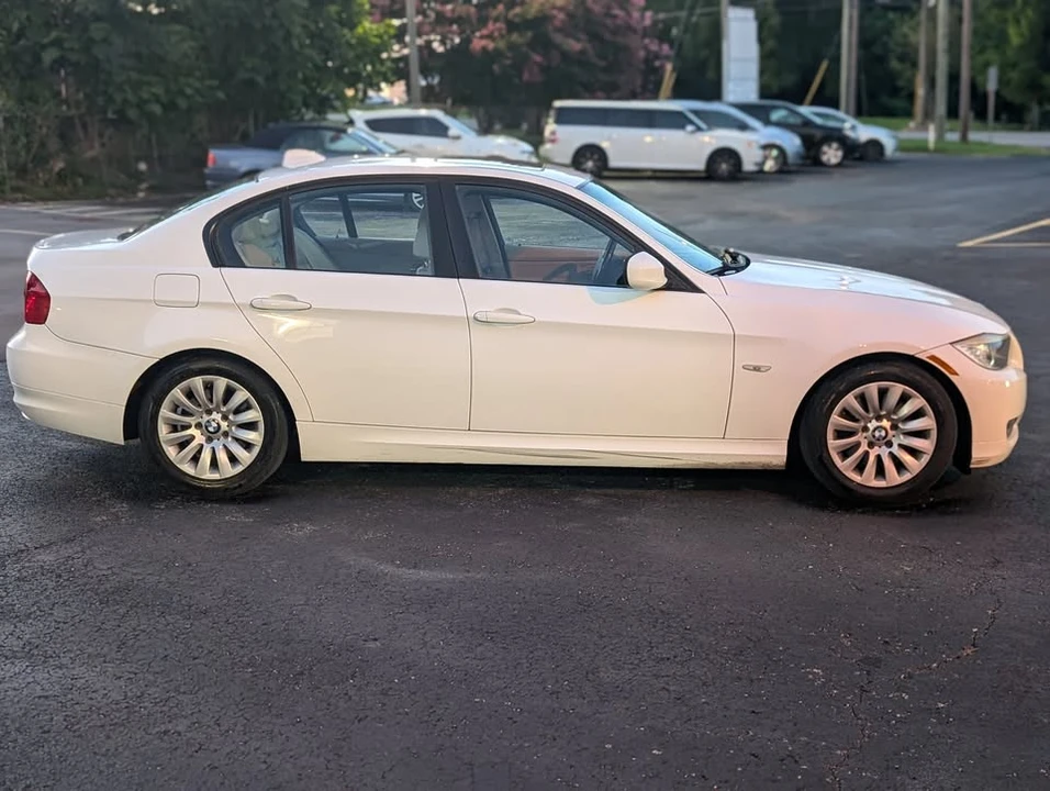 2009 BMW E90 3 Series Sedan - Image 5 of 17