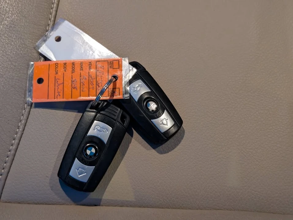 2009 BMW E90 3 Series Sedan - Image 3 of 17