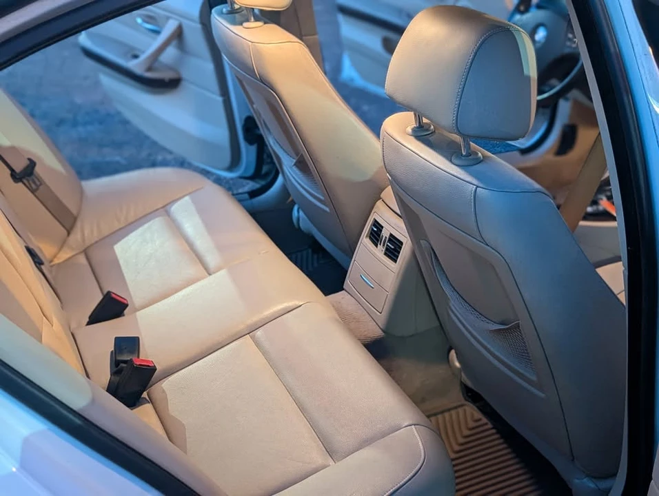 2009 BMW E90 3 Series Sedan - Image 11 of 17